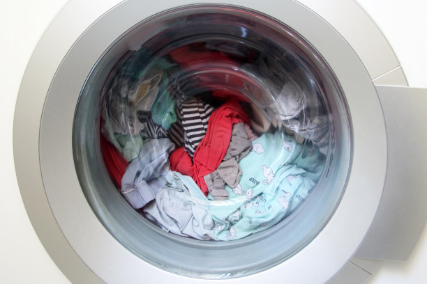 满载的洗衣机图片下载