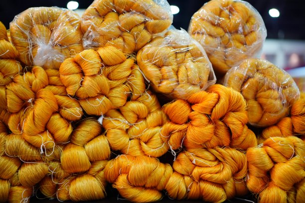 市场上的一卷丝线图片下载