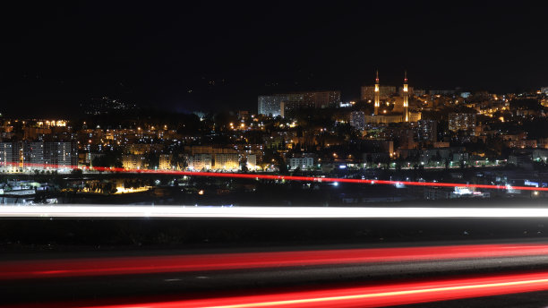 夜晚的君士坦丁有轻盈的足迹图片下载