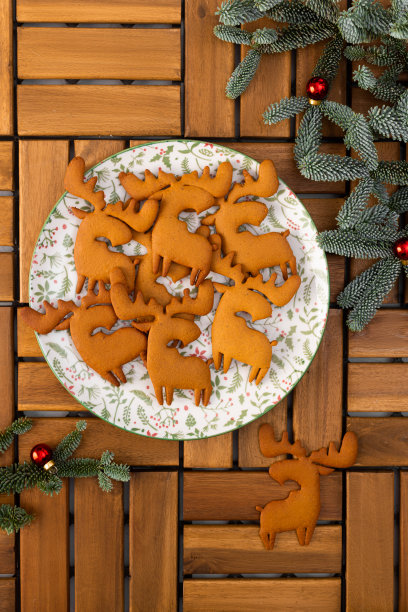 鹿形的圣诞姜饼图片下载