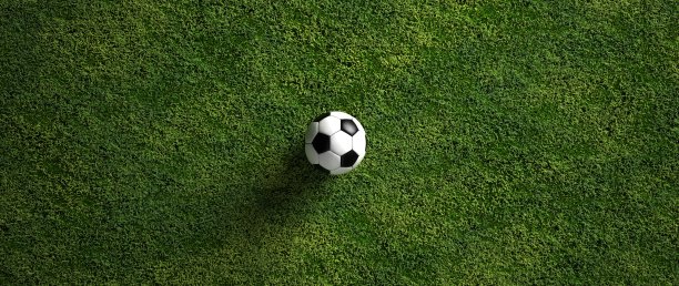 地面上的足球图片下载