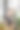 一对年轻夫妇在房子附近拿着几块蚵仔菇图片下载