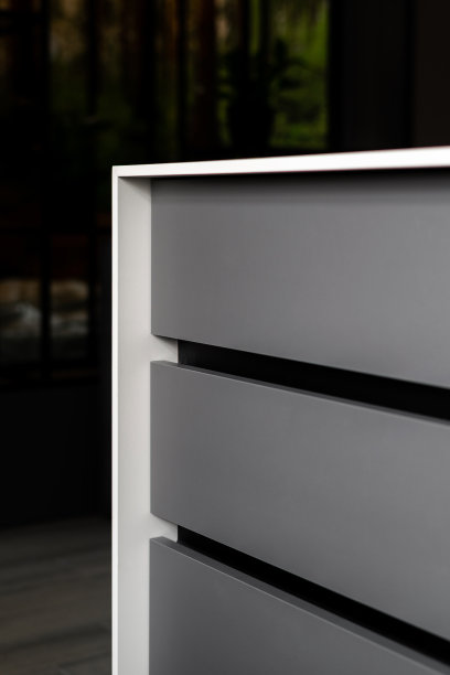 客厅里有抽屉的现代橱柜图片下载