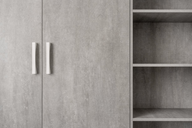 公寓的木衣柜门的正面视图图片下载