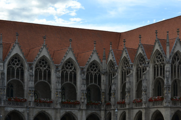 一座中世纪政府大楼的装饰立面图片下载