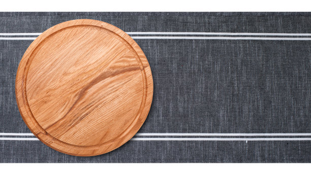 披萨板和餐巾分开。俯视图模型图片下载