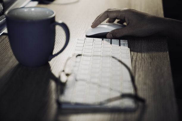 静物人的手使用PC键盘图片下载