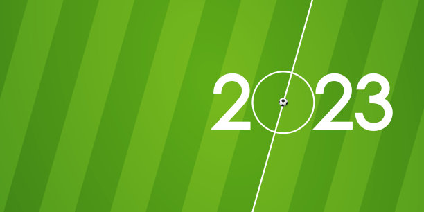 2023新年快乐横幅模板设计与经典足球和装饰足球或足球行业的概念。剪纸风格的新年运动横幅。图片下载