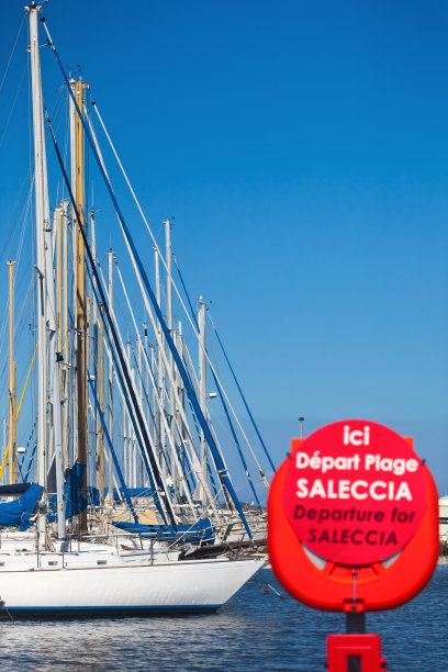 圣弗洛伦港出发前往地中海科西嘉岛的萨列西亚海滩图片下载