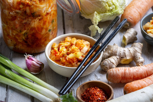 自制泡菜和玻璃罐图片下载