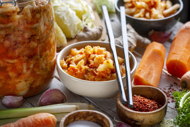 自制泡菜和玻璃罐图片下载