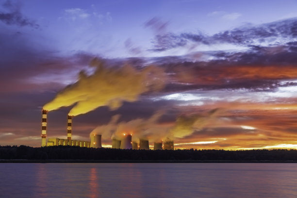 傍晚的燃煤电厂(长时间曝光)图片下载