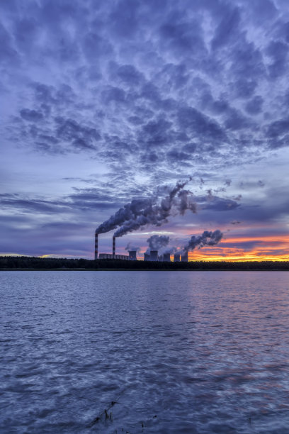 傍晚的燃煤电厂(长时间曝光)图片下载