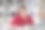 女商人拿着电话和她的主管交谈，用笔记本电脑向她的主管展示她的利润数据图表。图片下载
