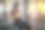 健康的女人坐在健身房图片下载