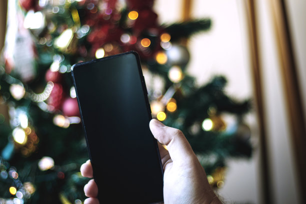 手机和圣诞树图片下载