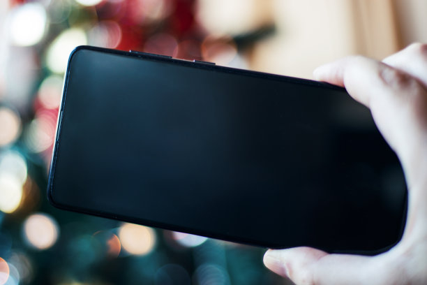 手机和圣诞树图片下载