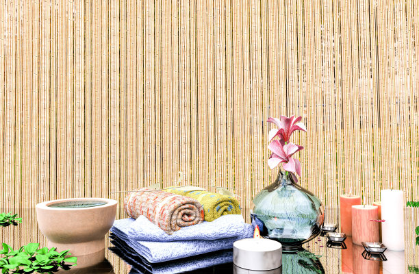 温泉用品:毛巾、香料植物、蜡烛、热水。图片下载