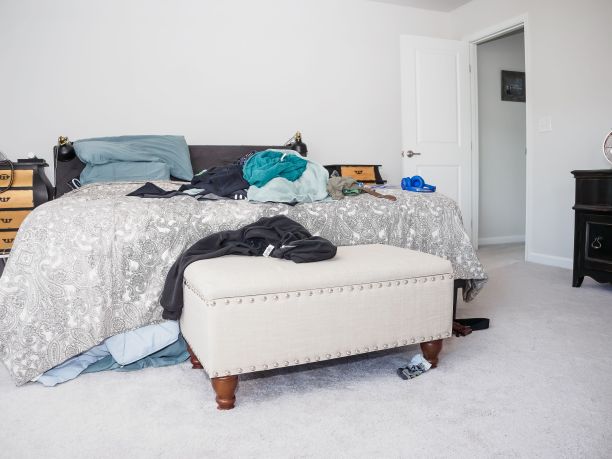 凌乱的卧室来自日常生活图片下载