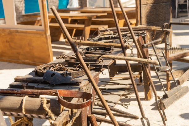 中世纪工具和器皿的市场图片下载