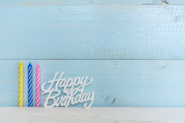 带蜡烛的蓝色生日贺卡图片下载