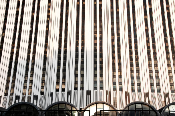 关注巴黎的一个建筑部分。图片下载