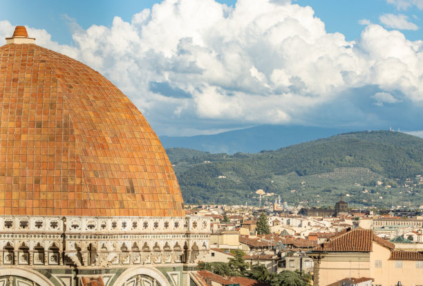 位于意大利托斯卡纳的佛罗伦萨的圣玛丽亚·德尔·菲奥里大教堂图片下载