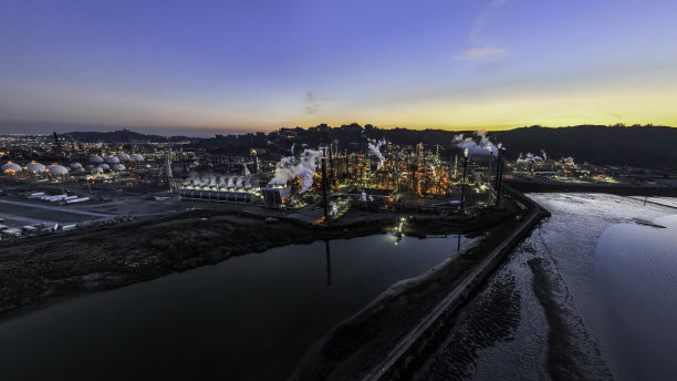 Wildcat Marsh Richmond炼油厂图片下载