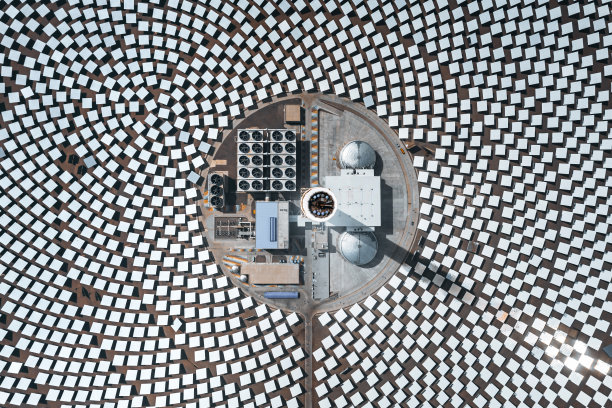 太阳能电池板的无人机视角图片下载