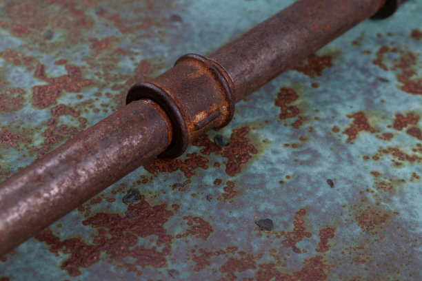 生锈的旧阀门管道生锈的金属墙背景图片下载