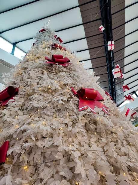 白色圣诞树图片下载