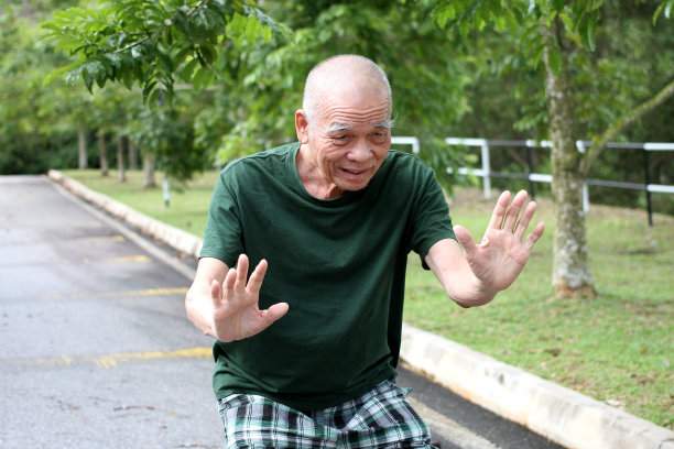 亚洲老人图片下载