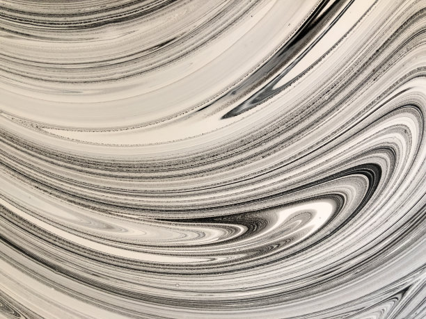 用液态丙烯酸漆进行黑白抽象画。平滑线条和污渍。图片下载