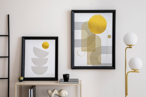 用模拟海报框架、架子、梯子、装饰和个人配件组成和谐的客厅。极简主义的家居装饰。模板。图片下载