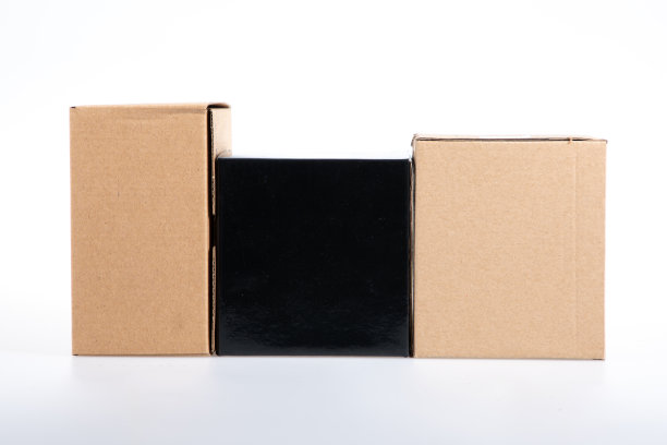 货箱棕色和白色底色的黑色箱子图片下载