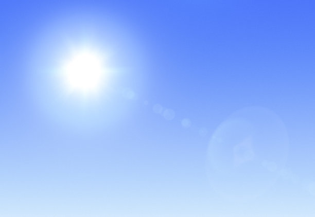 太阳能!明亮的正午阳光在晴朗的天空图片下载