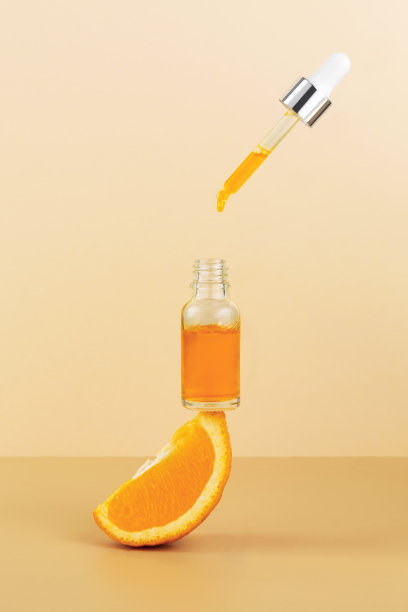 血清维生素C化妆品瓶，橘子柑橘片。柑橘精油，化妆品香薰。有机温泉化妆品与草药成分图片下载