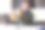 有魅力的男人和他的猫工作图片下载