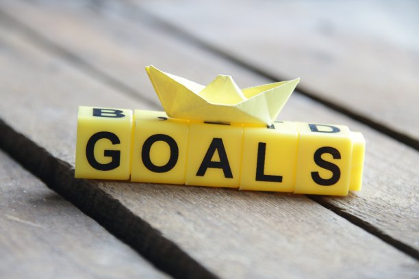 目标的概念。黄色方块上的铭文。以复古为背景。图片下载