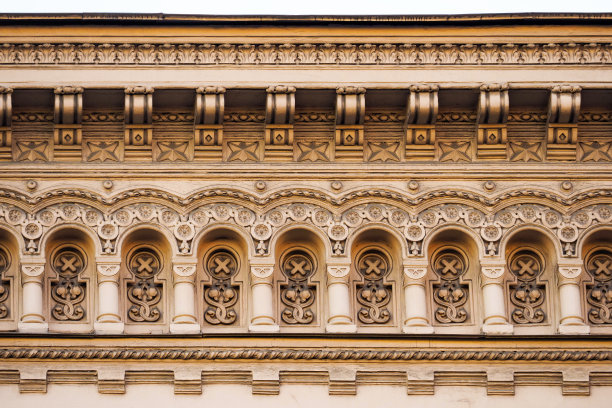 建筑正面的带图案的饰带图片下载
