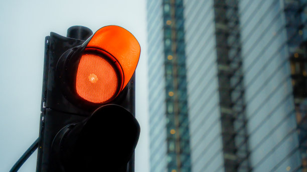 伦敦的红绿灯亮起红色图片下载