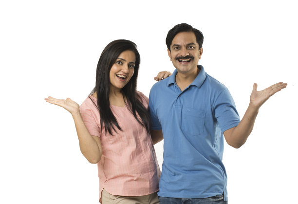 快乐的印度夫妇摆姿势图片下载