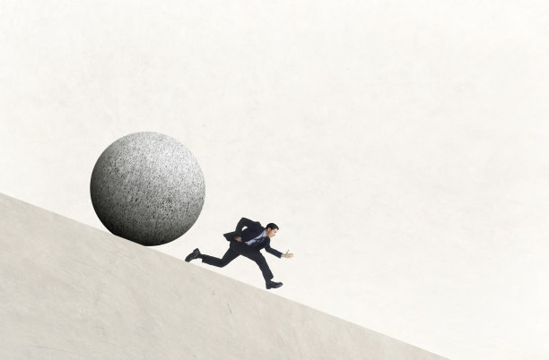 逃离危险的男人图片下载