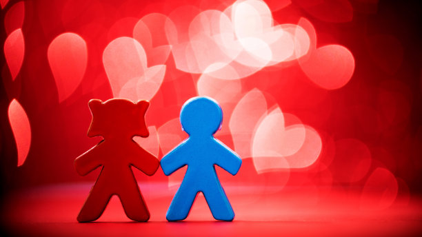 一对小雕像在闪亮的背景图片下载