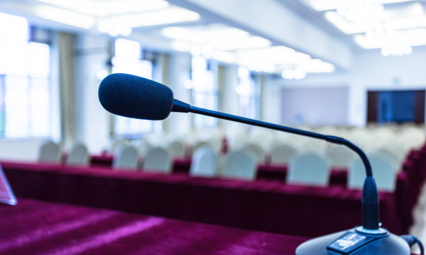 会议室的麦克风图片下载