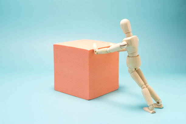 蓝色背景上一个木制人体模型张开的手掌。开放和诚实的理念，对话的邀请图片下载