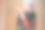 年轻的日本女子穿着和服与扇子跳着日本传统舞蹈图片下载