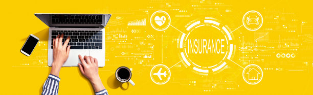 使用笔记本电脑的人的保险概念图片下载