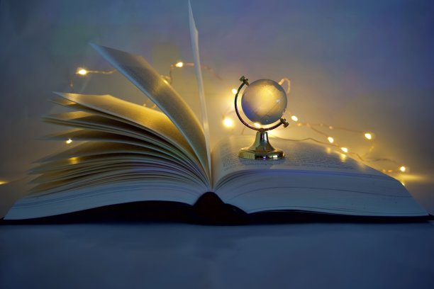 打开书上的玻璃球图片下载