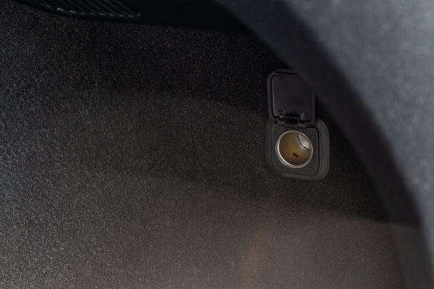 现代汽车插座。打开12V电源插座。图片下载